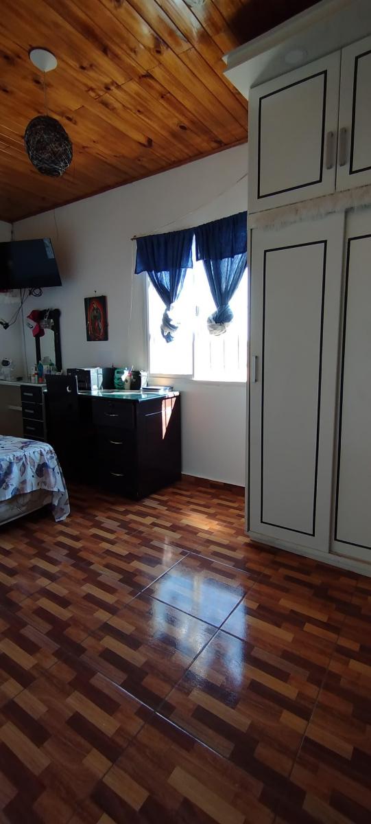 Destacada Casa Muy Completa en Las Paredes, San Rafael / Mza 4