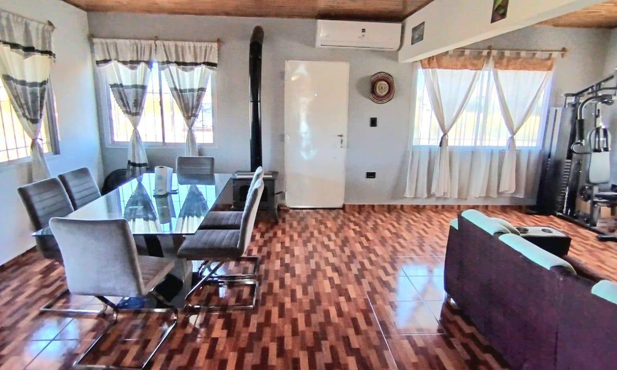 Destacada Casa Muy Completa en Las Paredes, San Rafael / Mza 1