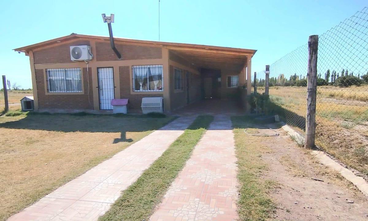 Destacada Casa Muy Completa en Las Paredes, San Rafael / Mza 4