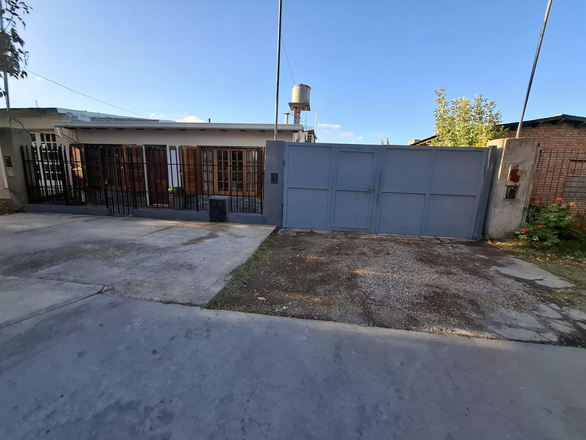 Estupenda Casa (+ Depto) en Medalla Milagrosa, San Rafael 4