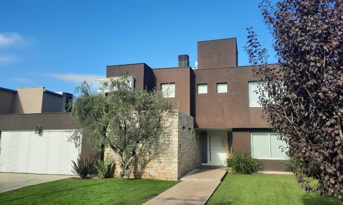 Estupenda Casa en El B° Villa Atilia, Luján de Cuyo / Mendoza 1