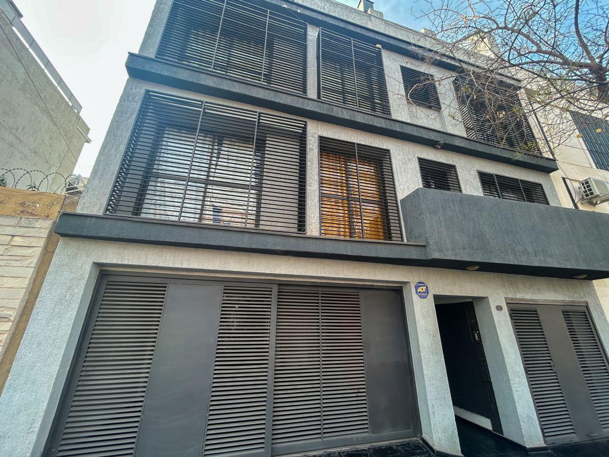 Estupenda casa (tipo PH, tríplex, depto, oficinas) en Lamadrid 345, Quinta Sección / Mendoza