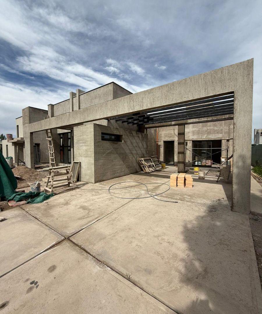 Fantástica casa A ESTRENAR en breve, B° Lar de Vieytes 3 ( Mayor Drummond, Luján de Cuyo, Mza )