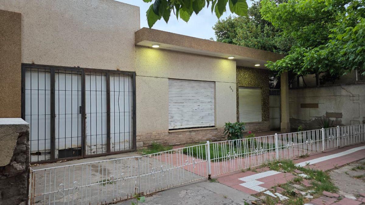 Casa tipo chalet romo en familiar zona de San Rafael ( Colombia 342, B° Constitución )