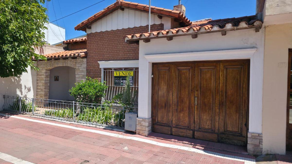 Destacada casa + depto, Las Heras 244 / San Rafael Centro / Mza