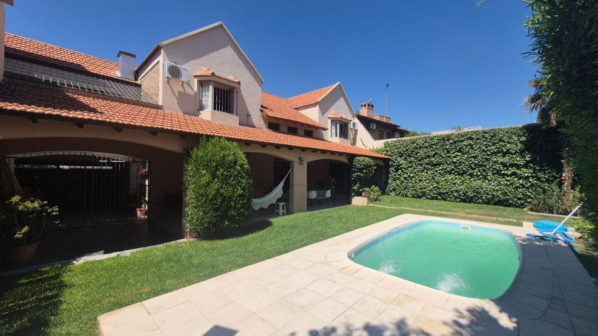 Fabulosa casa en Juan Gualberto Godoy 815, Sexta Sección / Mendoza
