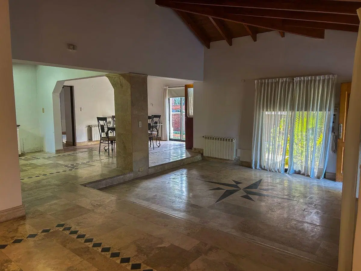 Fantástica casa / jerárquico B° Dalvian (C° de las Mentas y C° La Angostura), en lo alto de Mendoza 4