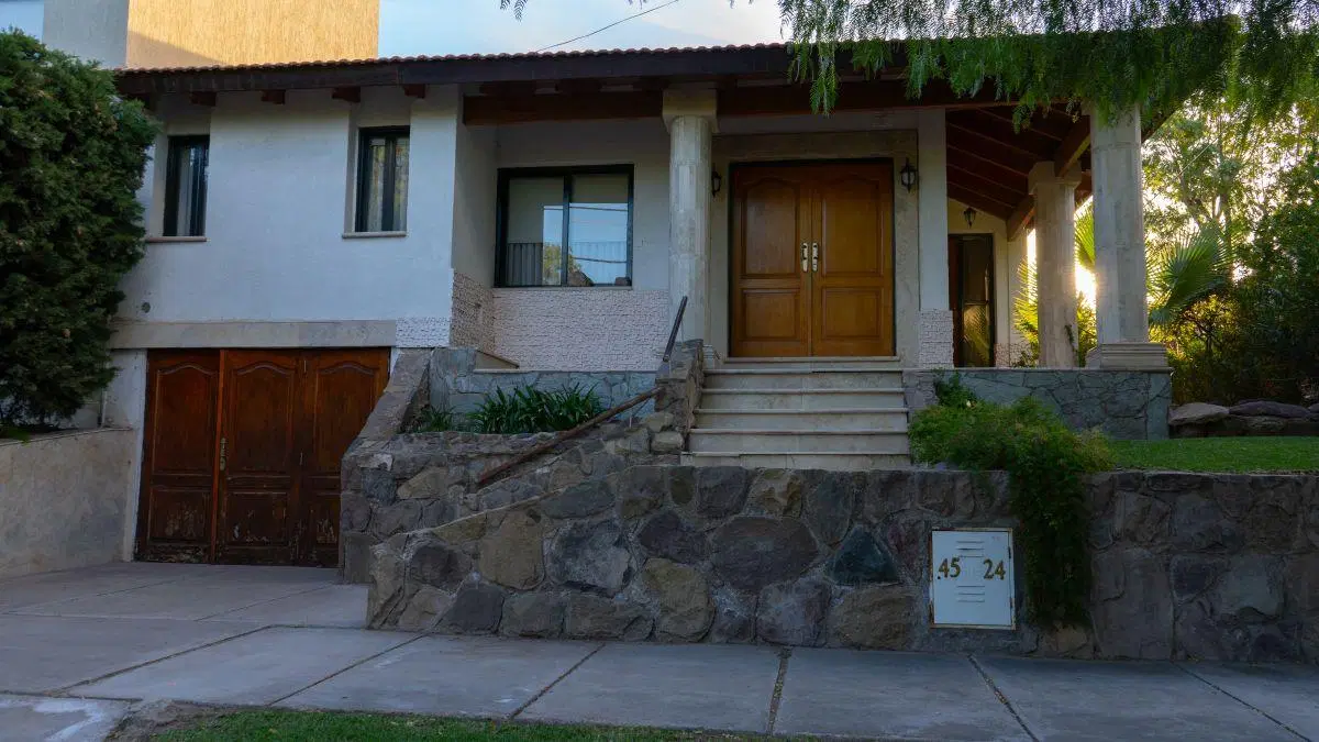 Fantástica casa / jerárquico B° Dalvian (C° de las Mentas y C° La Angostura), en lo alto de Mendoza 2