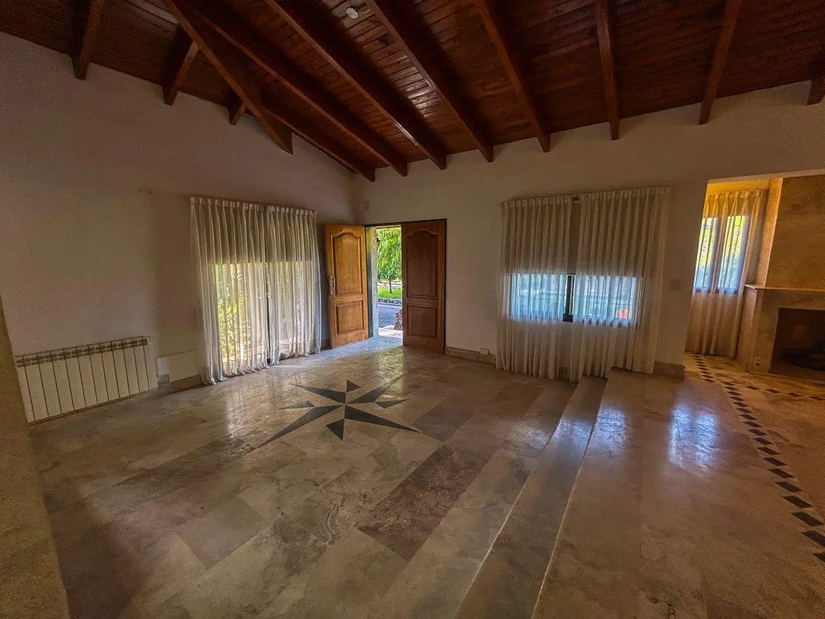 Fantástica casa / jerárquico B° Dalvian (C° de las Mentas y C° La Angostura), en lo alto de Mendoza 5