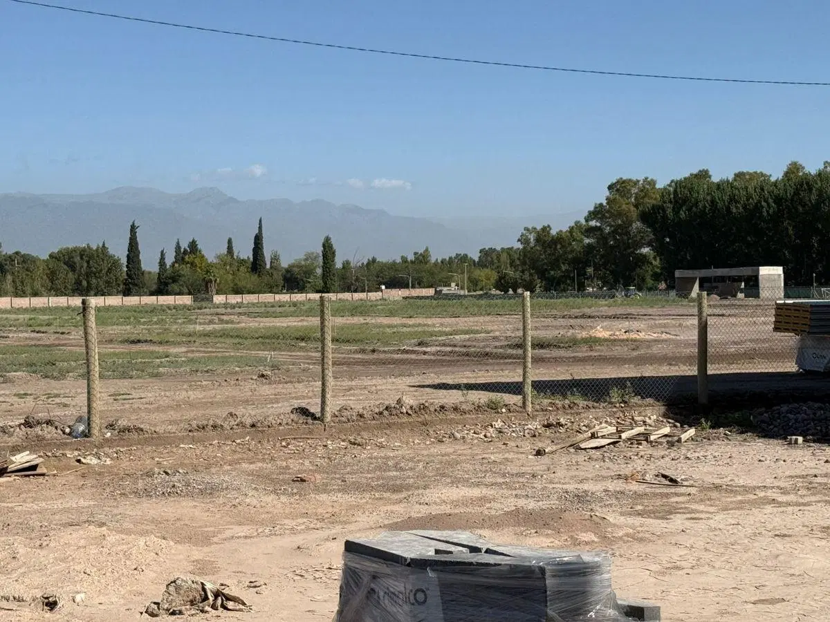 Variadas opciones de atractivos lotes en B° Sol Andino 4, excelente zona de Guaymallén. 3