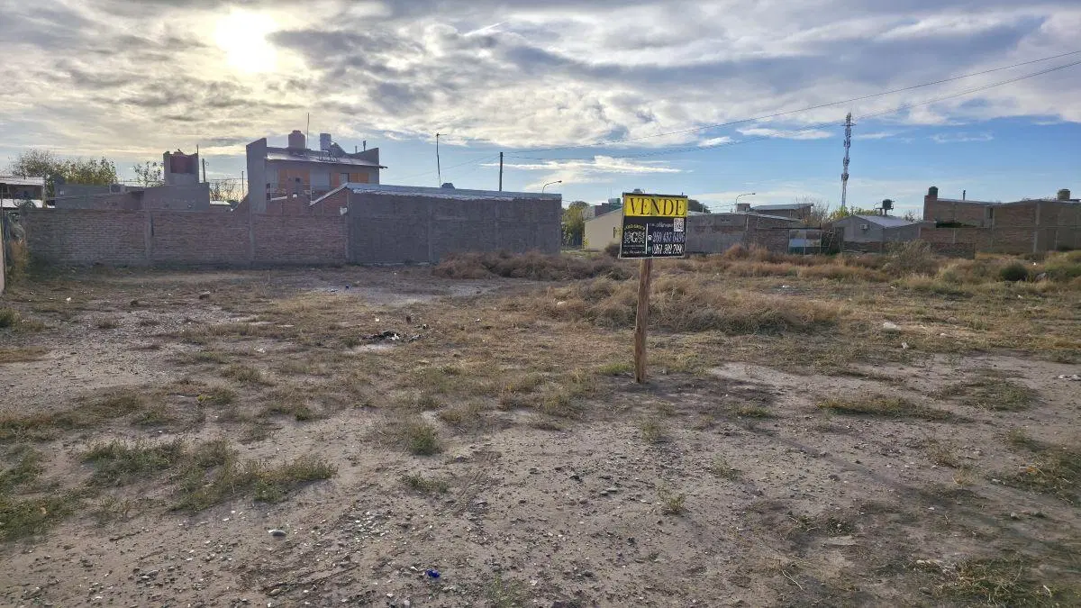 Destacado terreno en blanco, Paula Albarracín de Sarmiento / atractivo punto de San Rafael, Mza 4