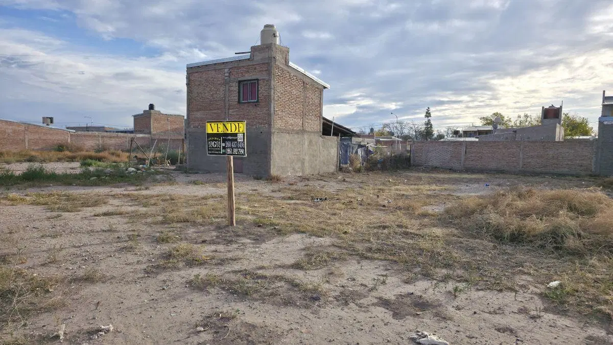 Destacado terreno en blanco, Paula Albarracín de Sarmiento / atractivo punto de San Rafael, Mza 2
