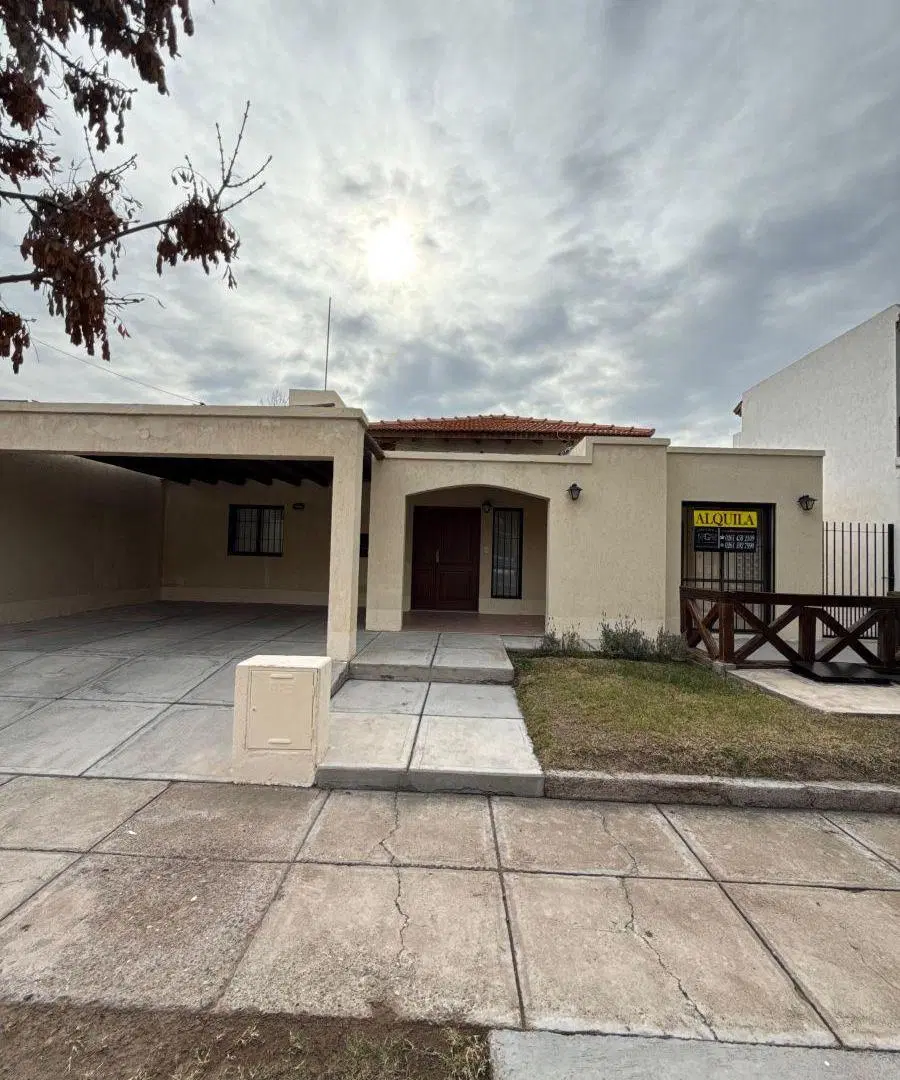ESPACIOSA CASA, B° privado FURLOTTI / PALMA (entre Ozamis y Maza) / Maipú 5