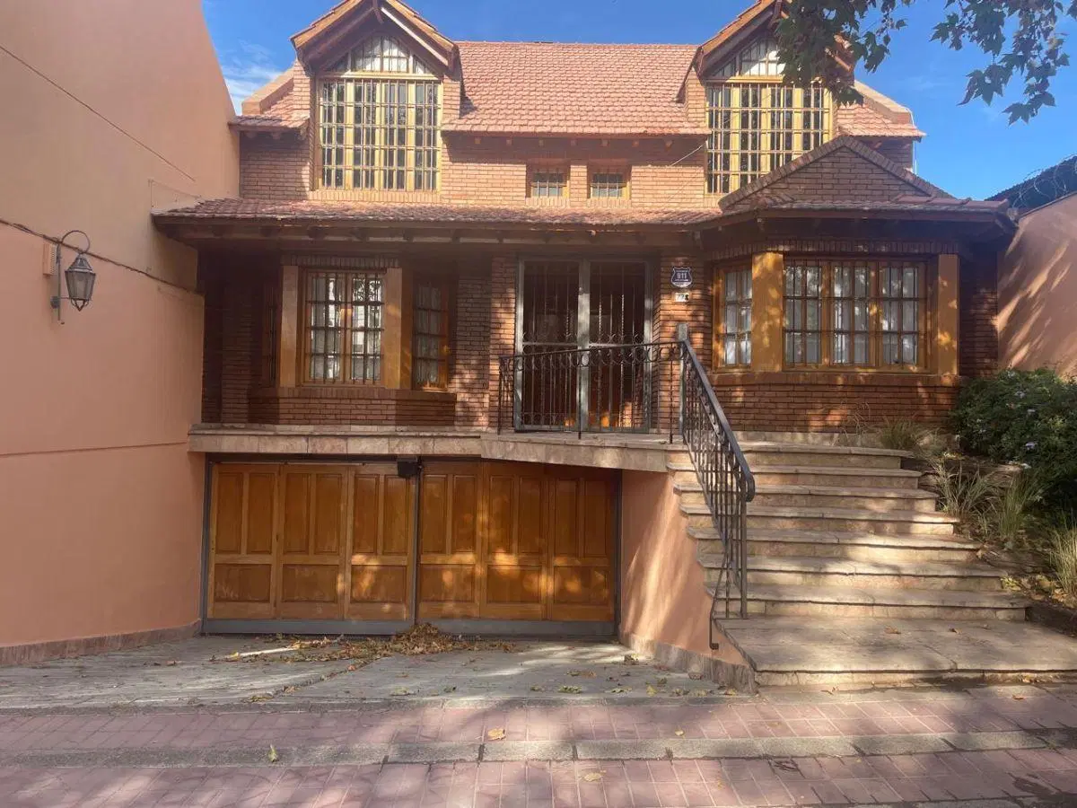 Fantástica casa, Paraná 774 ( corazón de la Sexta Sección ) Mendoza 3