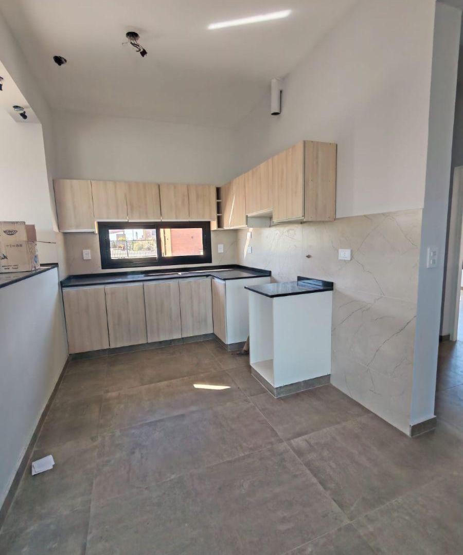 Foto de Notable casa / Aráoz ( Ruta 60 ) y Acceso Sur ( La Quebrada ), imagen 5