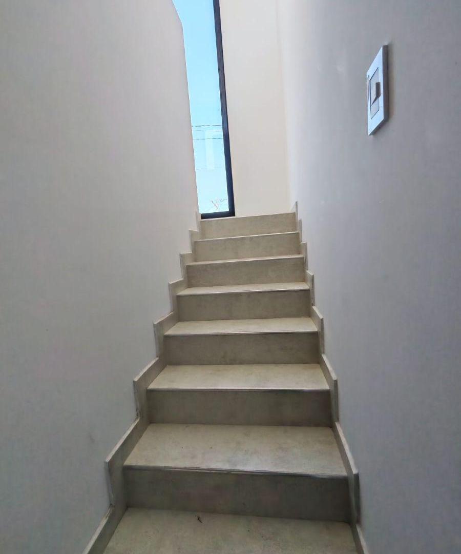 Foto de Notable casa / Aráoz ( Ruta 60 ) y Acceso Sur ( La Quebrada ), imagen 2