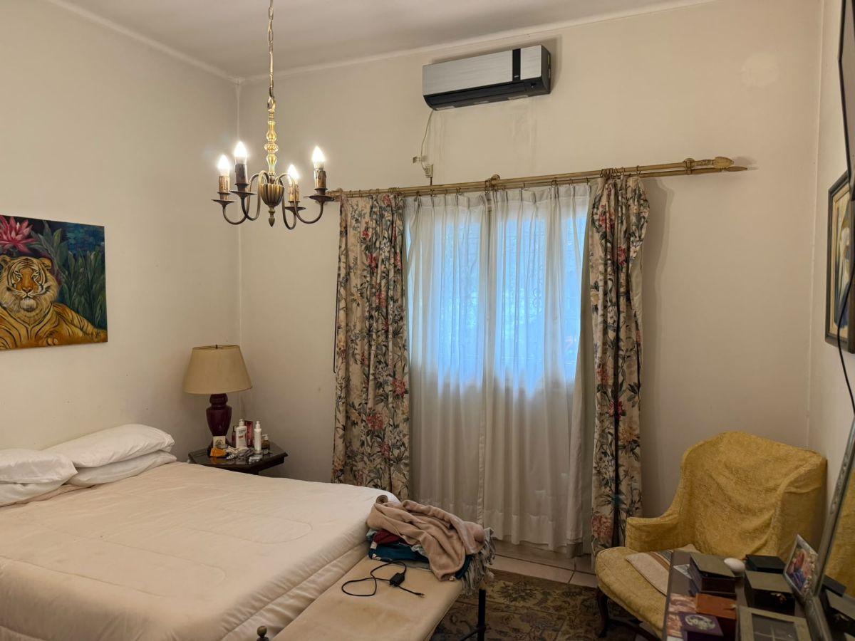 Foto de Hermosa casa/ Almirante Brown N°1825, imagen 4