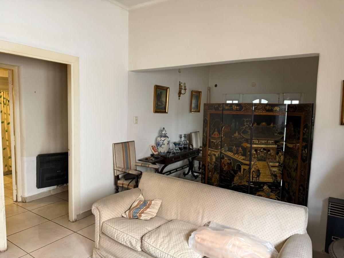 Foto de Hermosa casa/ Almirante Brown N°1825, imagen 1
