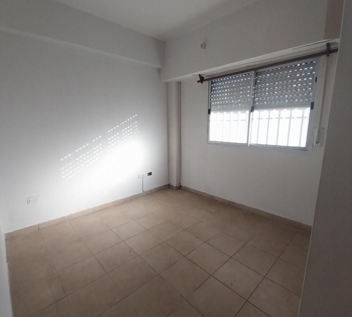 Foto de ALQUILER DE LUMINOSO PH 3 DE AMBIENTES + PATIO EN MONTE CASTRO, imagen 4