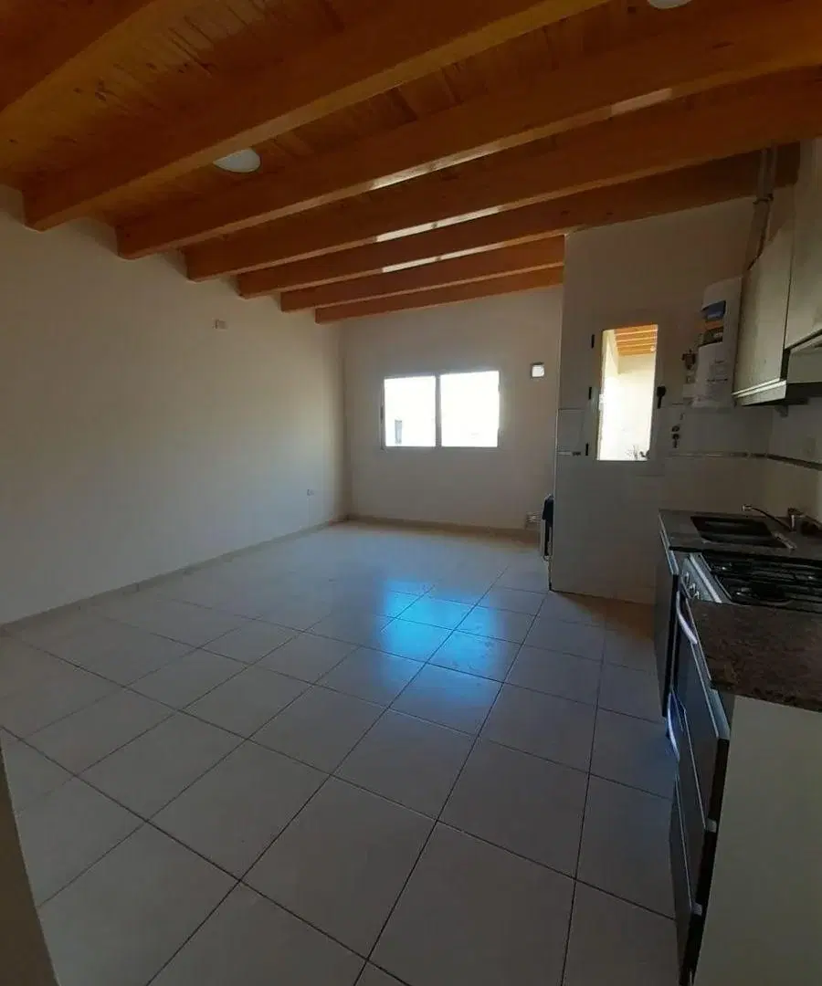DEPARTAMENTO EN ALQUILER EN CALLE TAPON MOYANO N°53 CERCANIA FERIA DEL ESTE 3