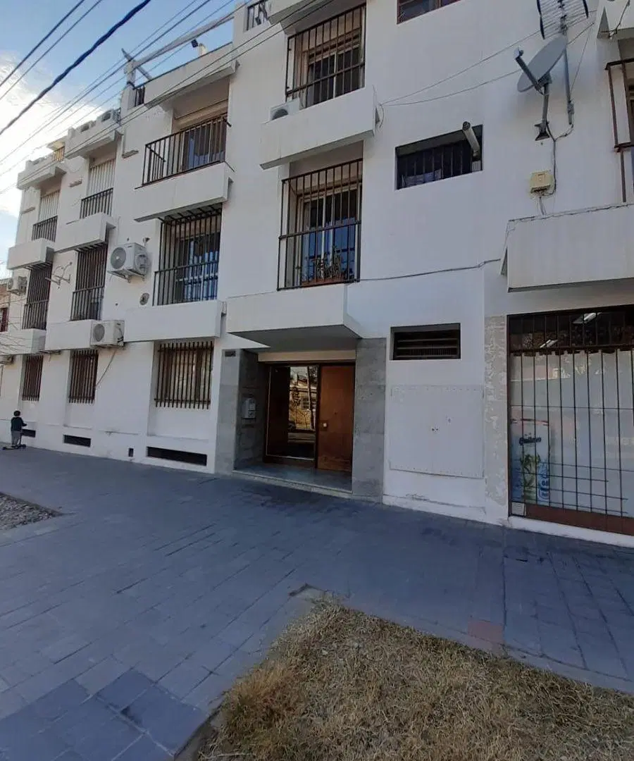En Sexta Sección. Alquilo departamento 4