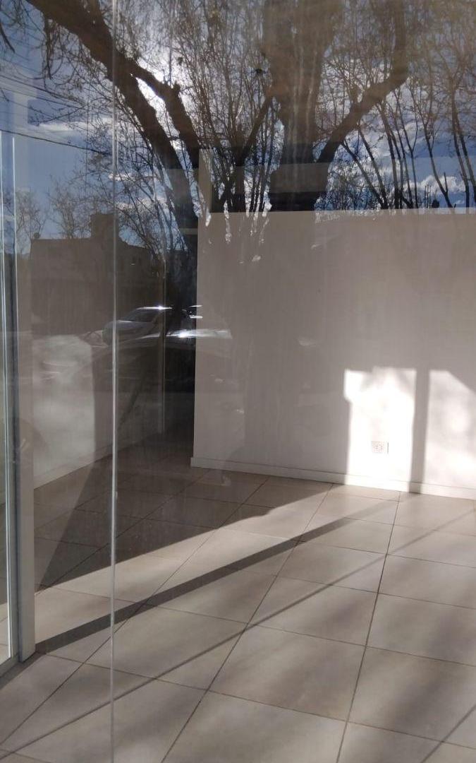 Foto de ALQUILER LOCAL COMERCIAL zona Barrio Unimev, imagen 3