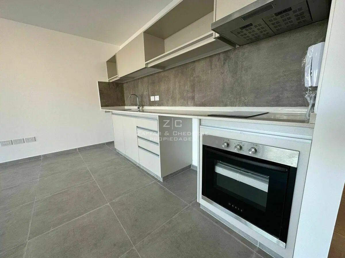 Excelente Oficina, en 6to piso, en Alquiler en 56 13 y 14 4