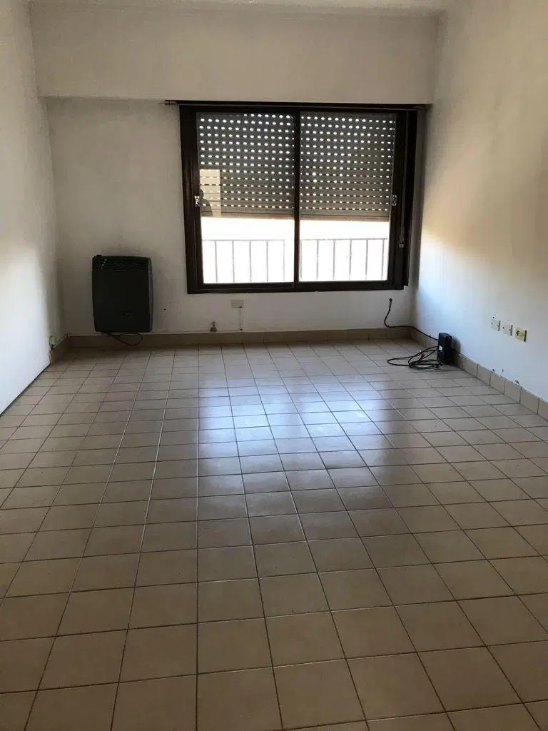 Departamento de 3 ambientes en Alquiler en Plaza Rocha e/ 60 y dg 78 2