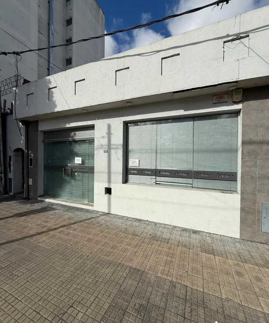 Local en Venta y Alquiler en 32 e/ 8 y 9 3