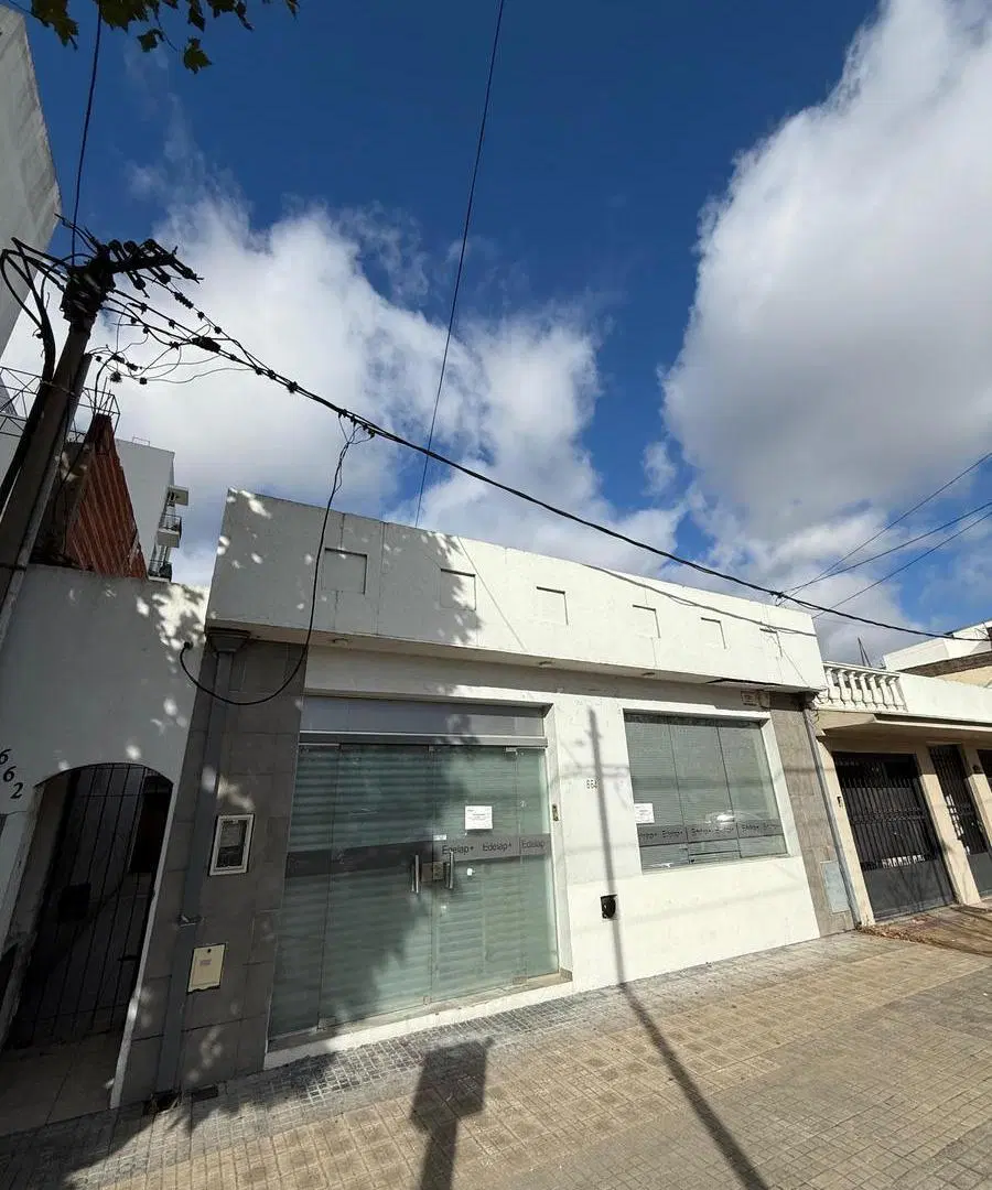 Local en Venta y Alquiler en 32 e/ 8 y 9 2