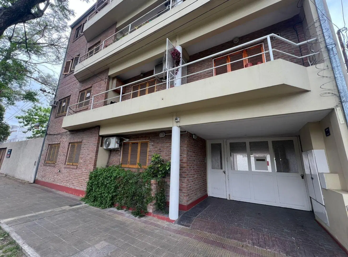 Departamento de 2 dormitorios en Venta en Diag. 76 e 22 y 23 4