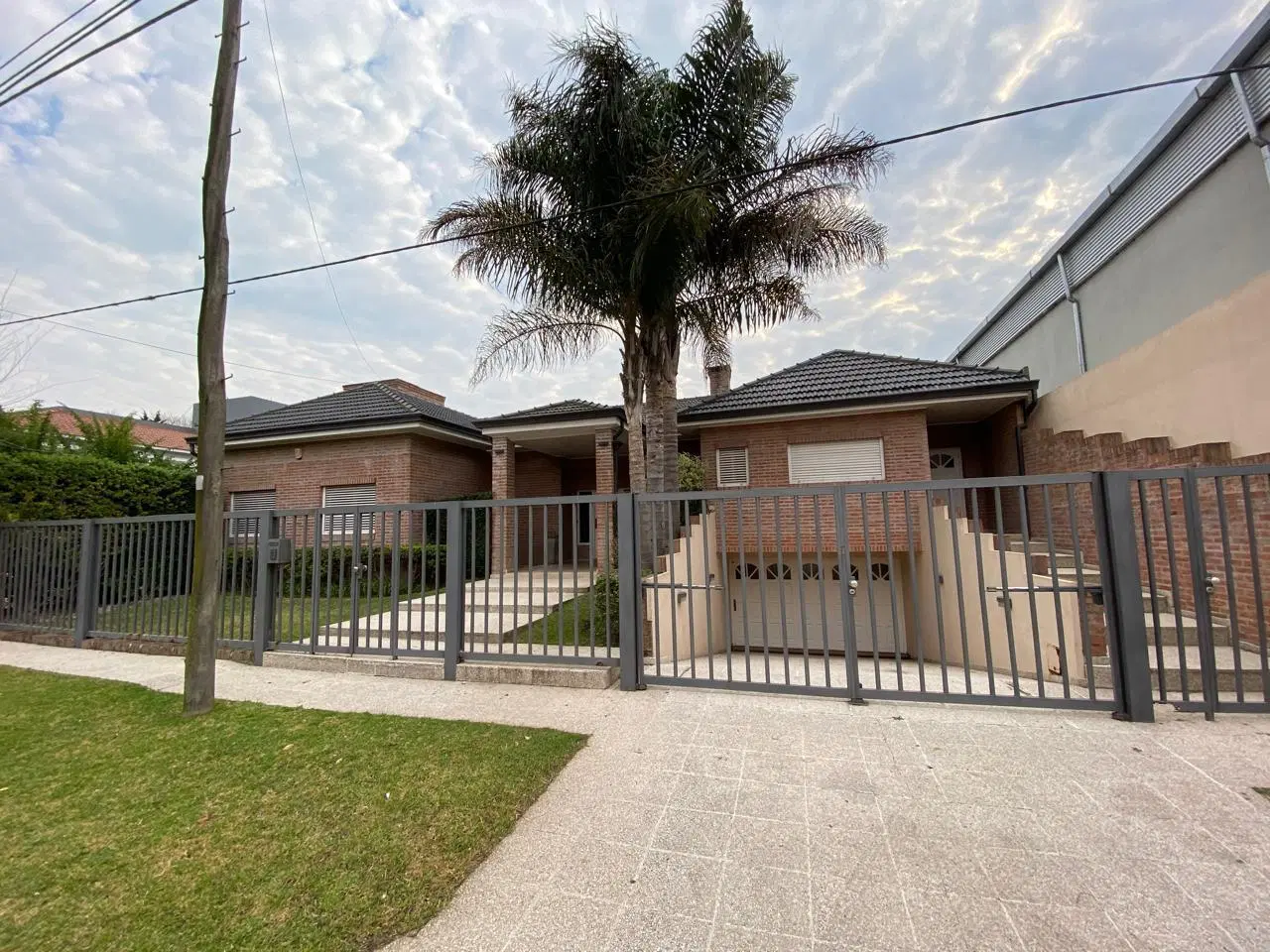 Casa en Manuel B Gonnet 492 e/ Camino centenario y 14 1