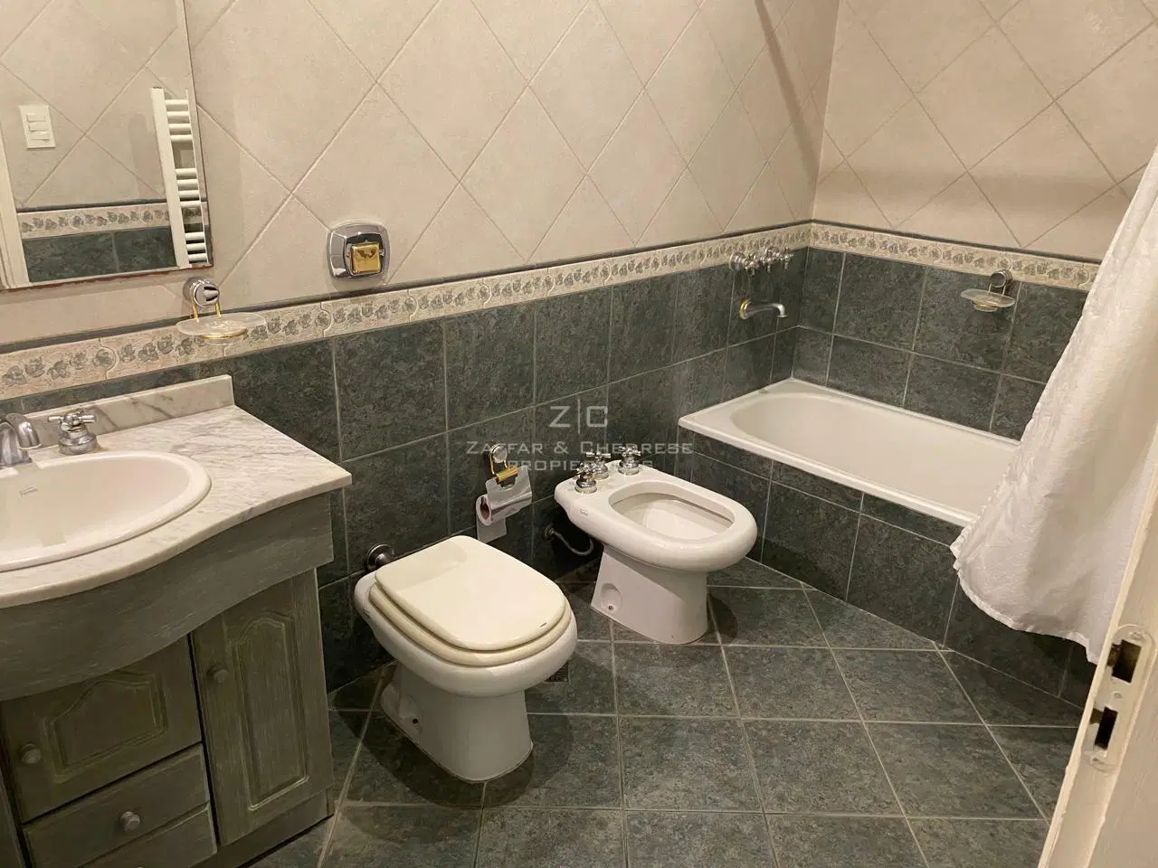 Casa en Manuel B Gonnet 492 e/ Camino centenario y 14 3