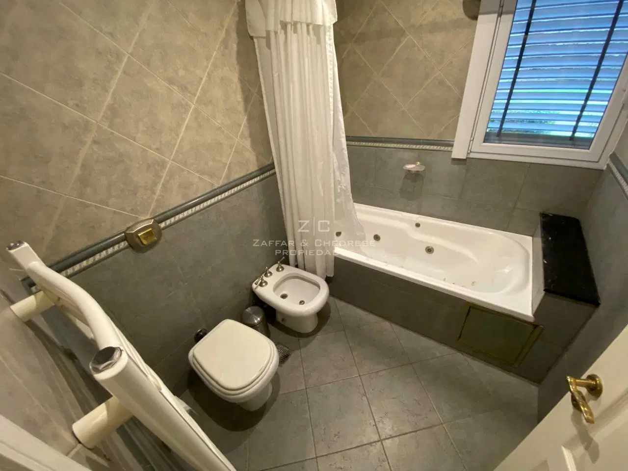 Casa en Manuel B Gonnet 492 e/ Camino centenario y 14 2