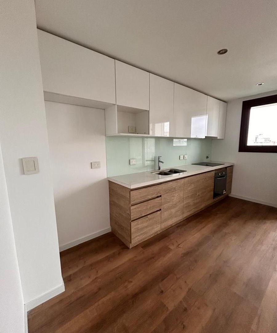 Foto de Excelente semipiso de 2 dormitorios con dos balcones y cochera cubierta, imagen 1