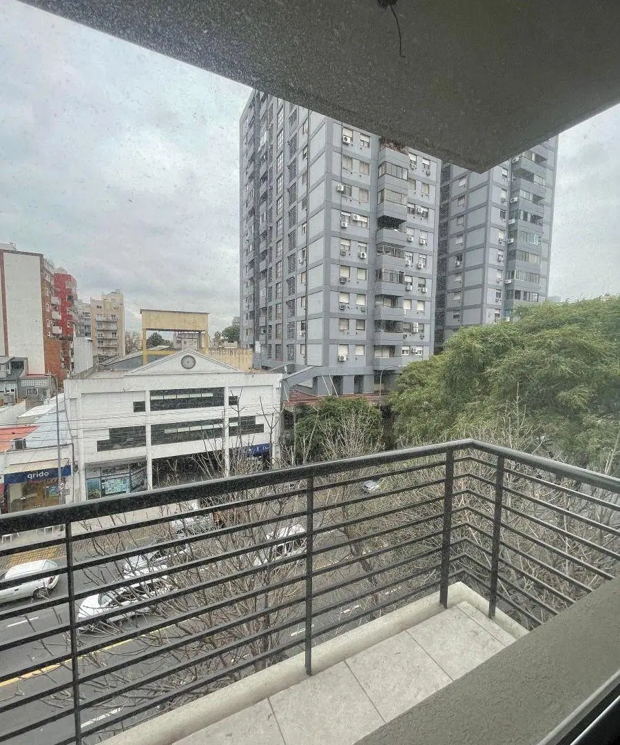 Villa Luro Venta : Regio departamento de 2 Amb frente con amplio balcón todo luz y sol 4