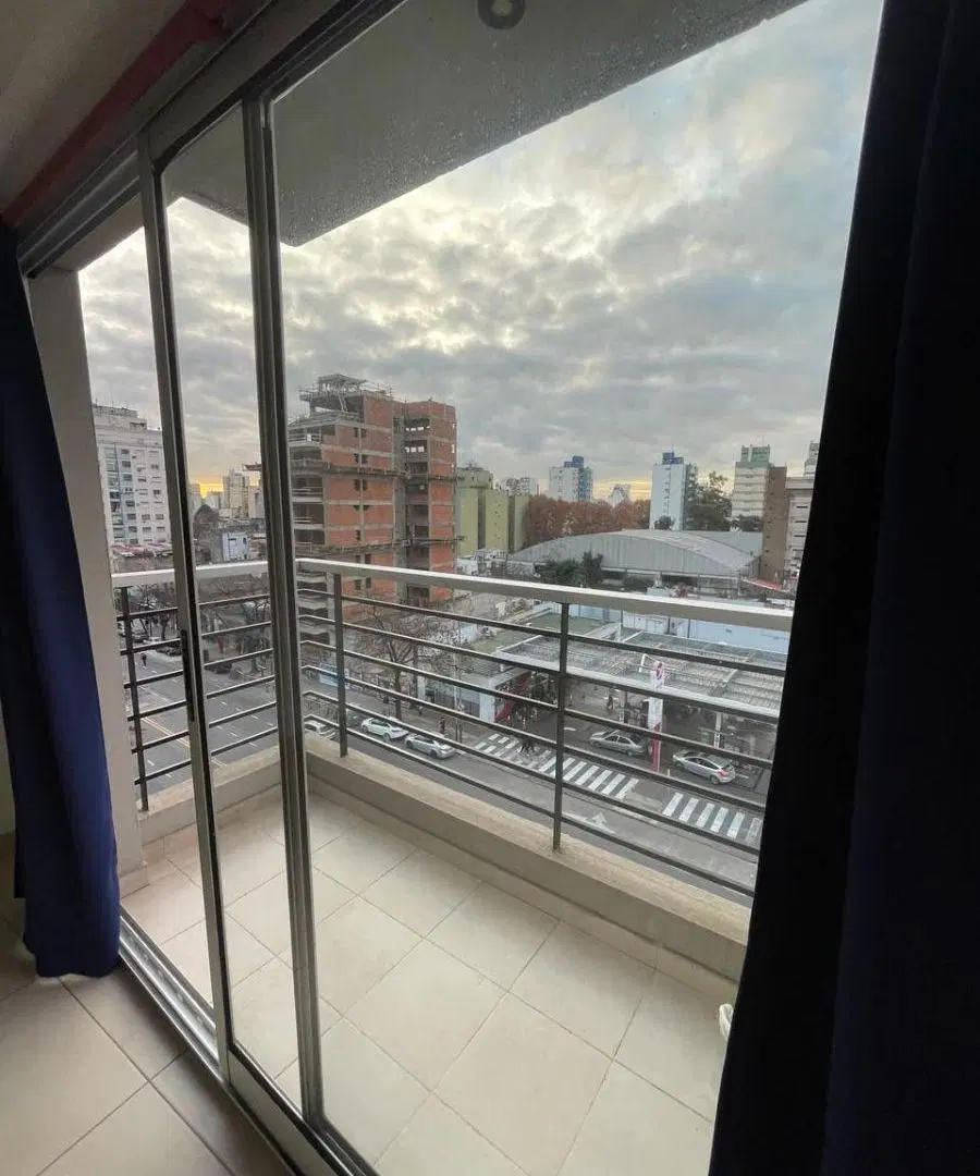 Alquiler Floresta: Hermoso y Amplio departamento de 1 ambiente. Dividido con balcón 5