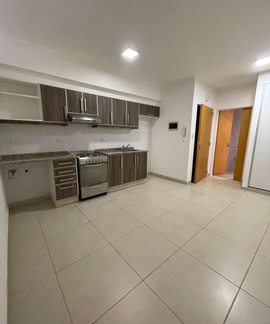 Alquiler Floresta: Hermoso y Amplio departamento de 1 ambiente. Dividido con balcón