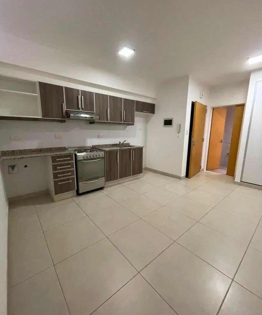 Alquiler Floresta: Hermoso y Amplio departamento de 1 ambiente. Dividido con balcón 2