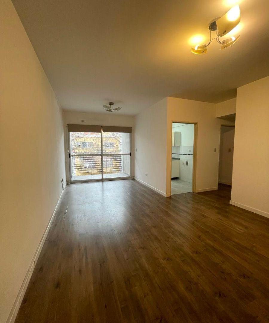 Foto de Villa del Parque Alquiler Hermoso semipiso de 2 ambientes con balcón, imagen 1