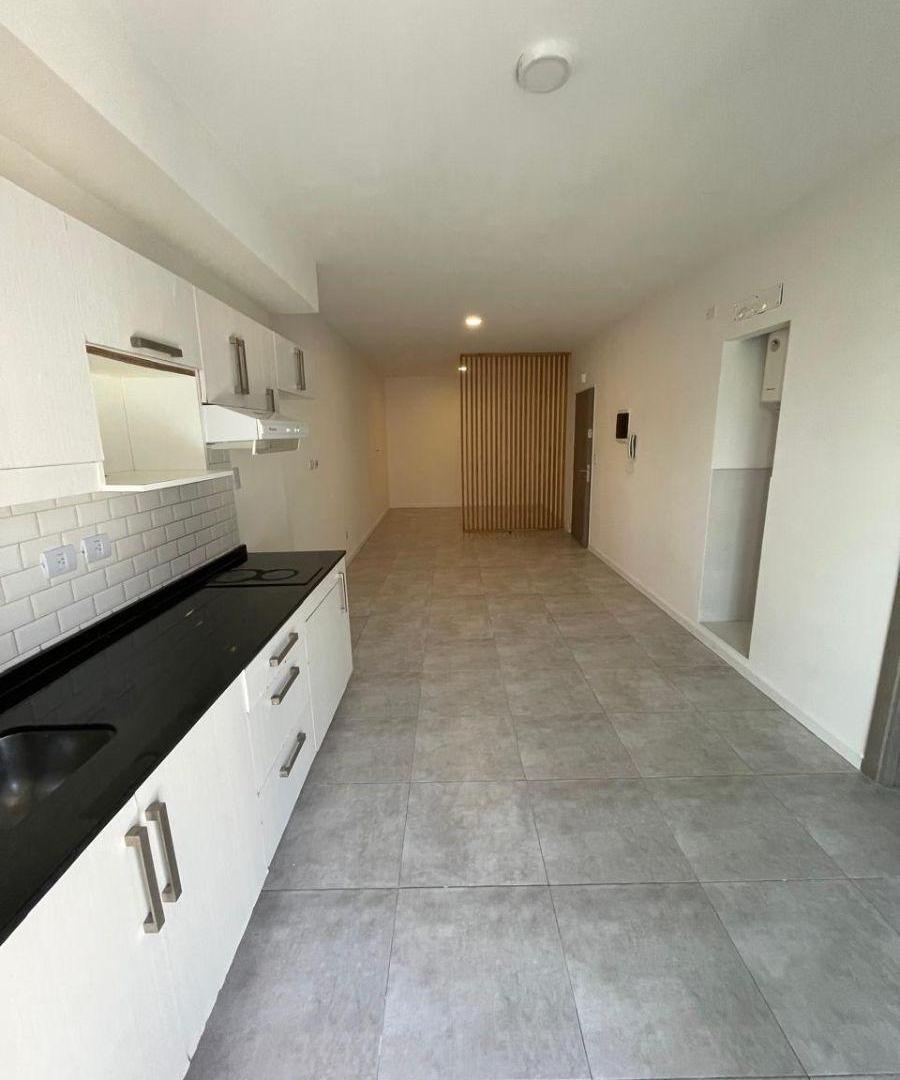 Foto de Hermoso monoambiente divisible con Balcón y Parrilla, imagen 5