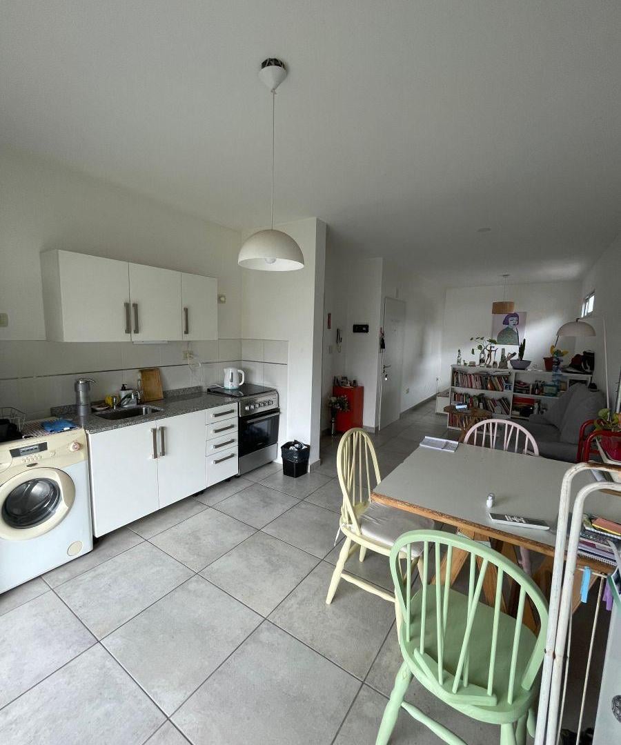Foto de Venta Regio ambiente al frente con balcón , excelente vista y, imagen 4
