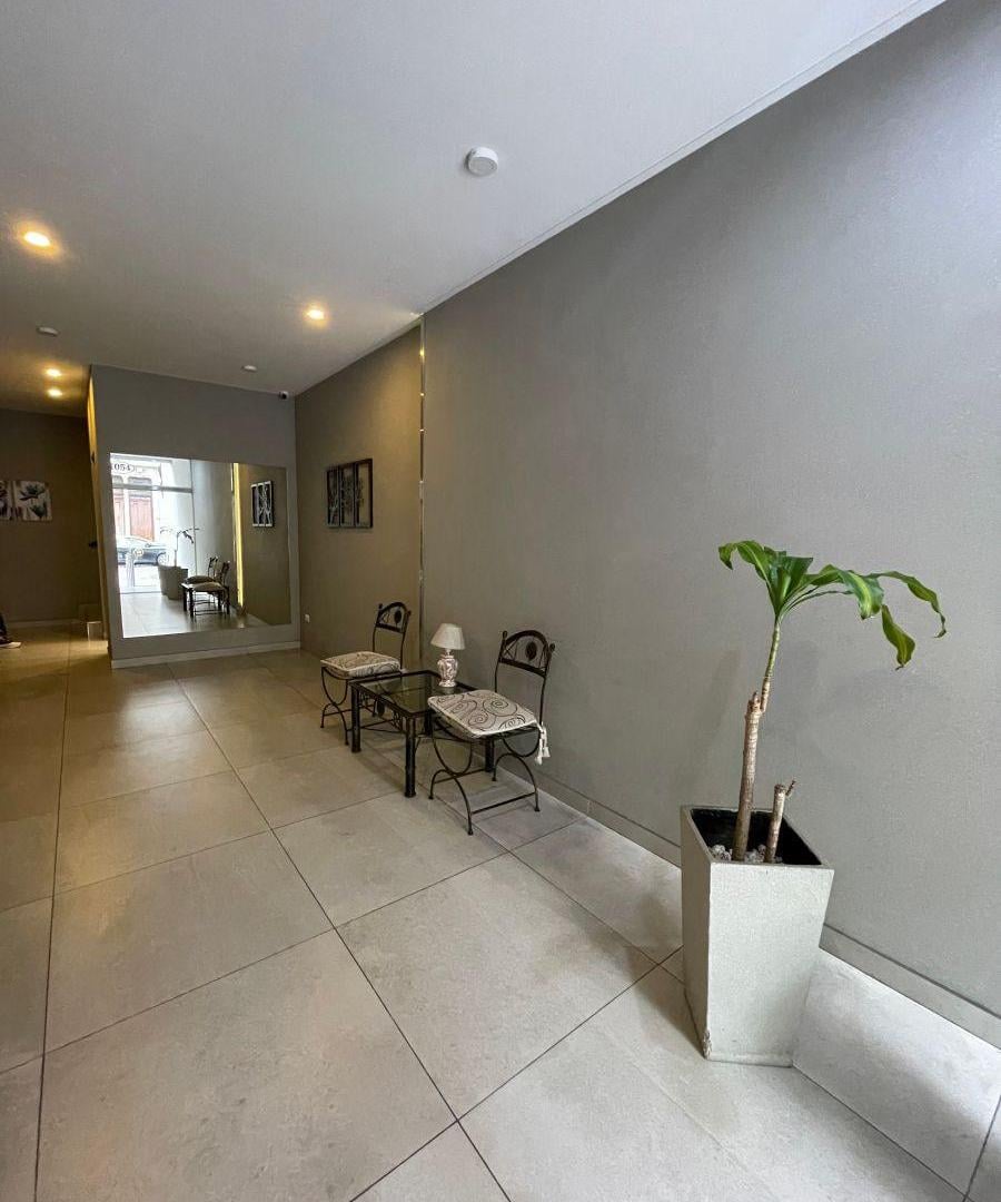 Foto de Venta Regio ambiente al frente con balcón , excelente vista y, imagen 3
