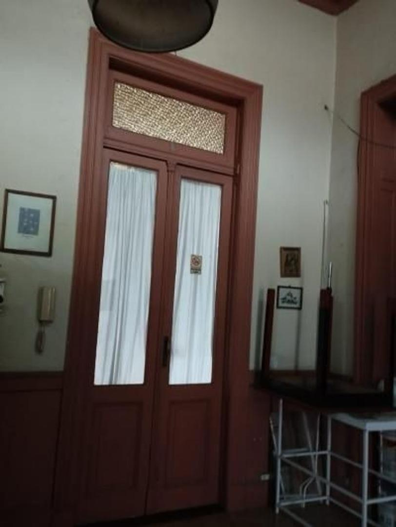 Foto de Casa PH entrada indiv, 11 ambientes sobre Av Boedo, imagen 2