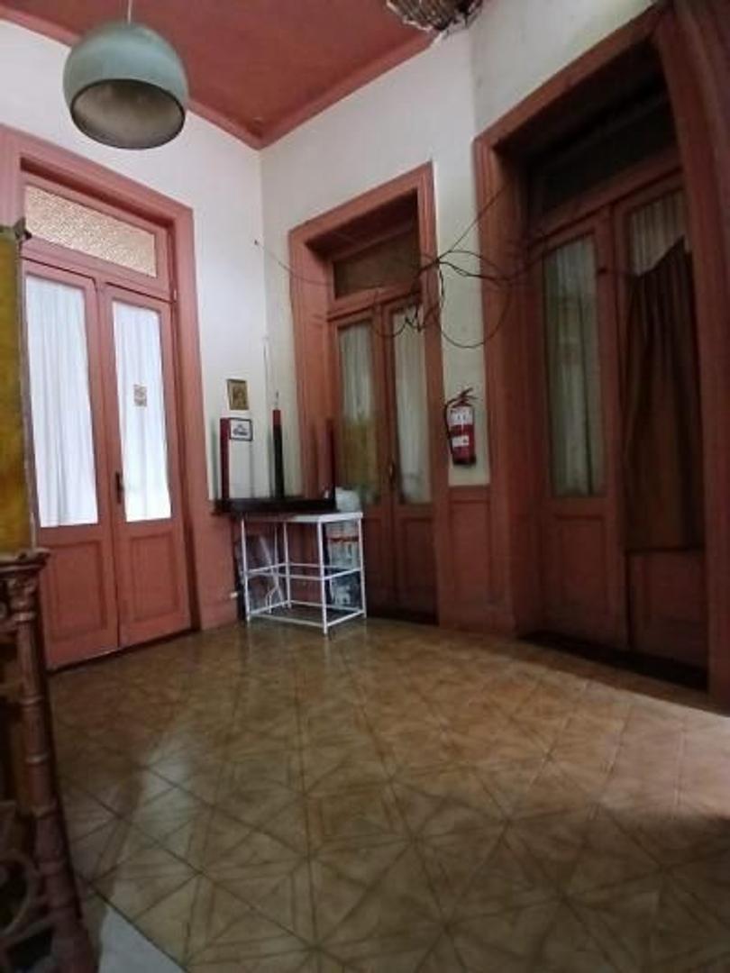 Foto de Casa PH entrada indiv, 11 ambientes sobre Av Boedo, imagen 3