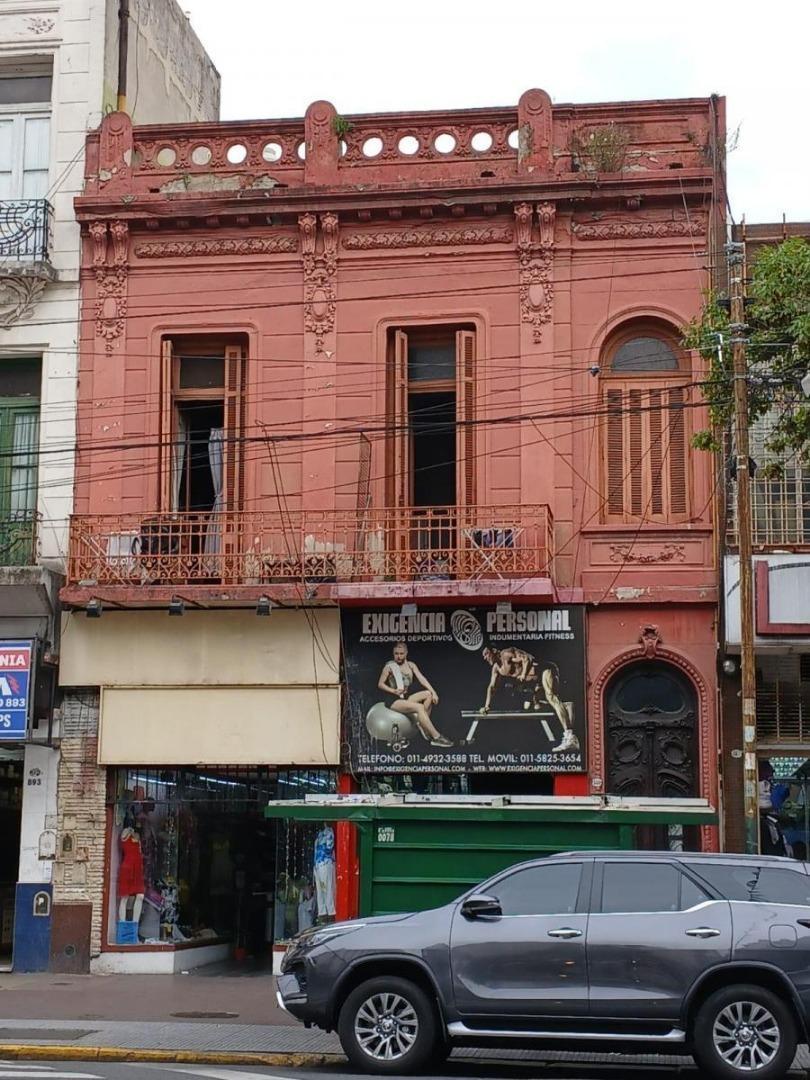 Casa PH entrada indiv, 11 ambientes sobre Av Boedo
