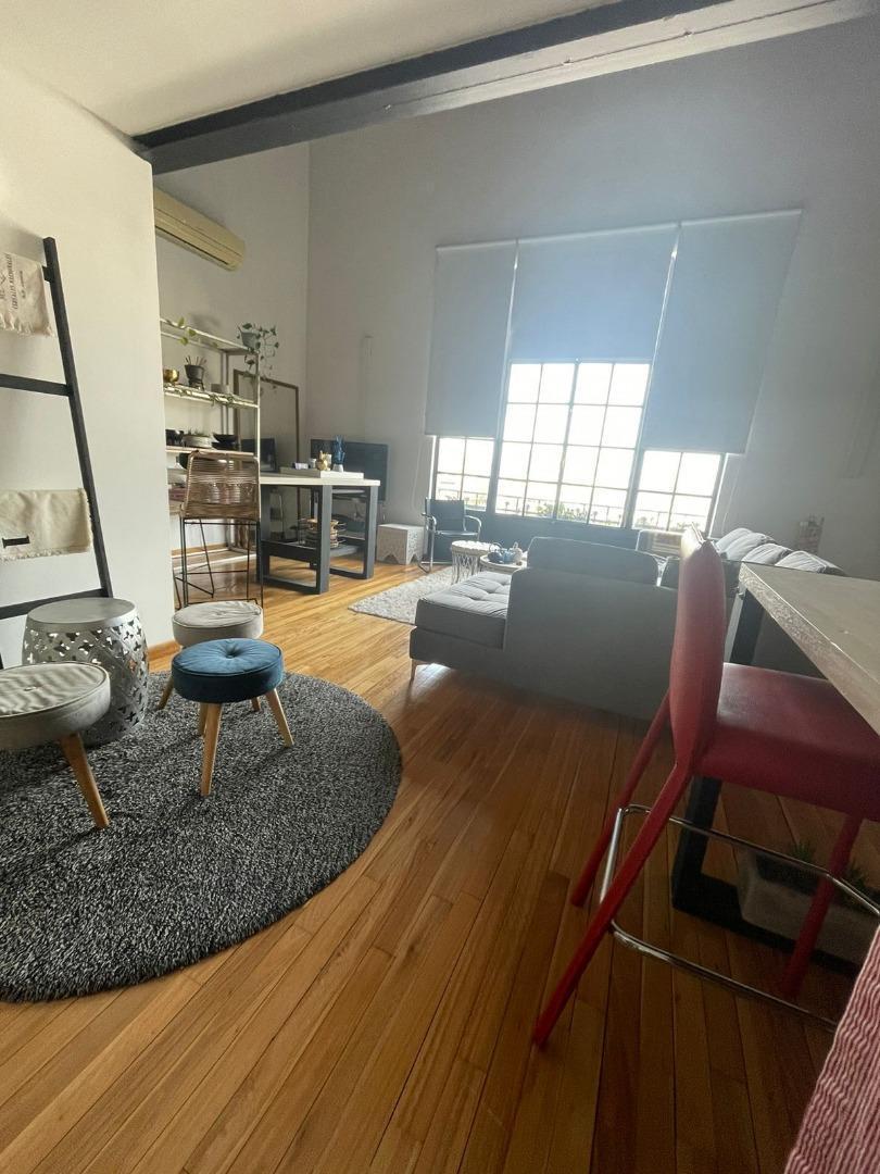 EXCELENTE LOFT DE CATEGORIA CON COCHERA