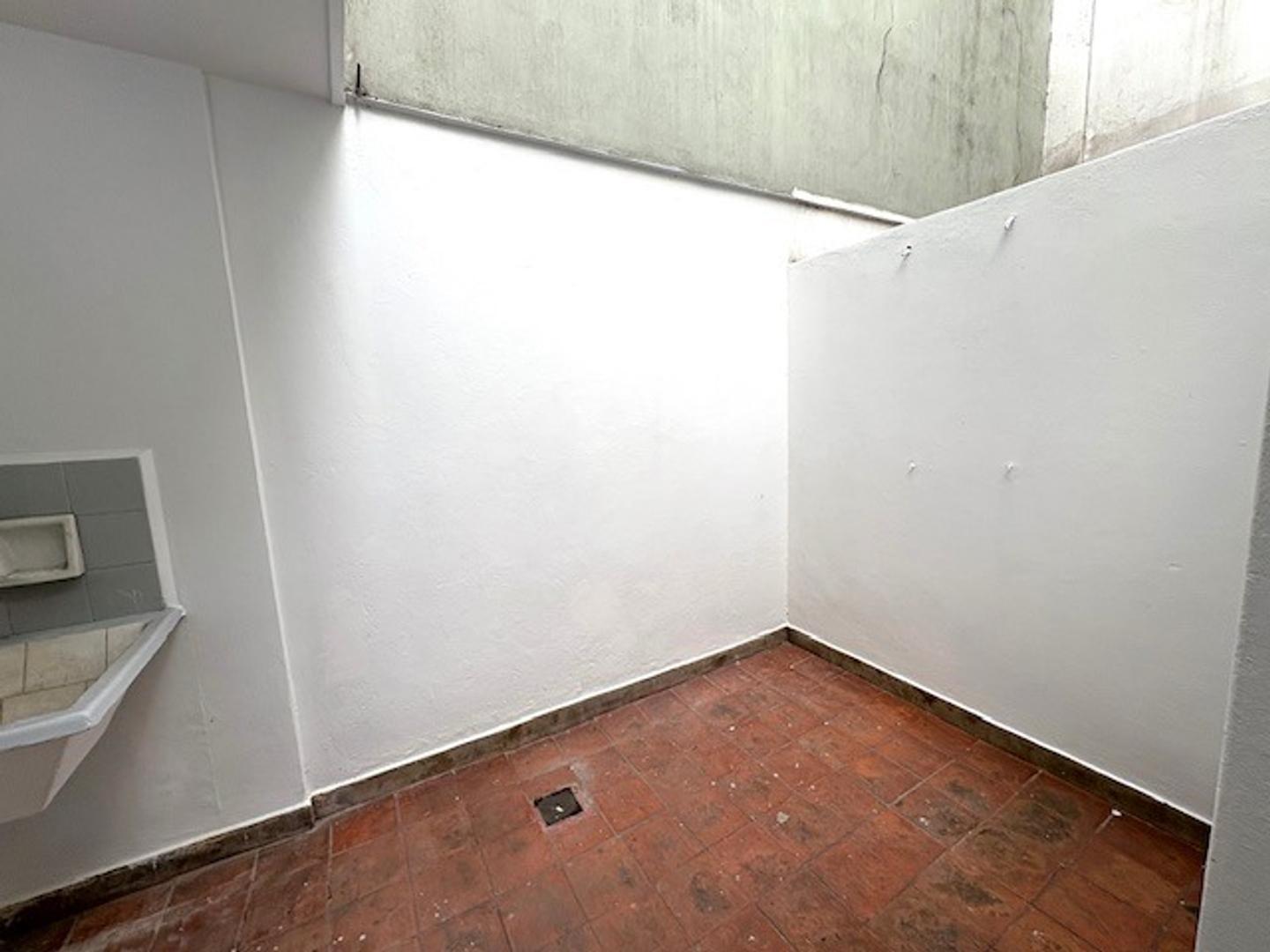 Foto de DEPARTAMENTO PLANTA BAJA CON PATIO - 2 AMBIENTES, imagen 3