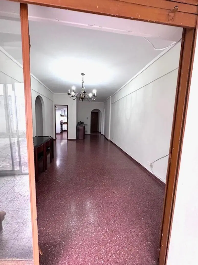 3 AMBIENTES CON DEPENDENCIA - PATIO PARRILLA - SOBRE AVENIDA 3