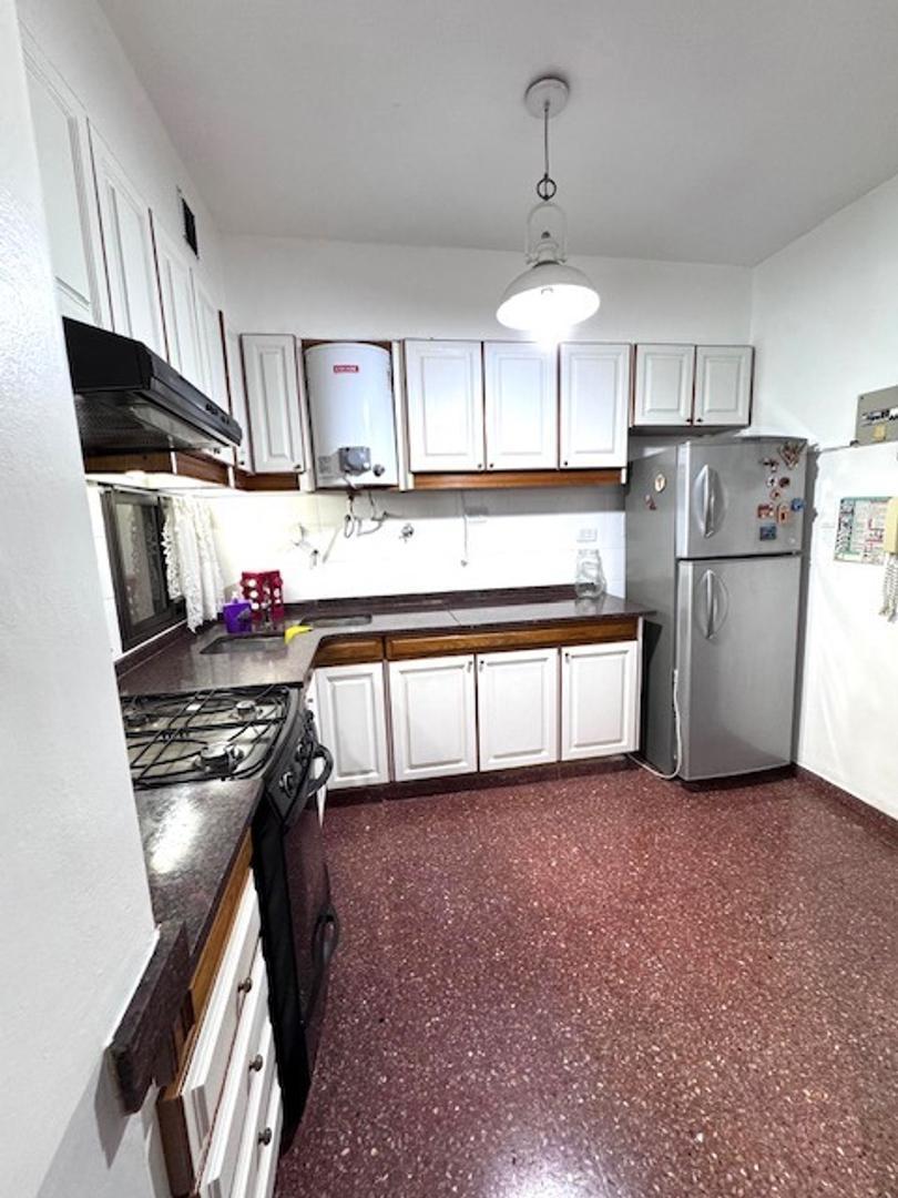 Foto de 3 AMBIENTES CON DEPENDENCIA - PATIO PARRILLA - SOBRE AVENIDA, imagen 2